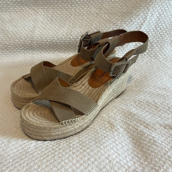 NEW‎ Lucky Brand Audrinah Wedge Tan size 10 - Picture 5 of 10